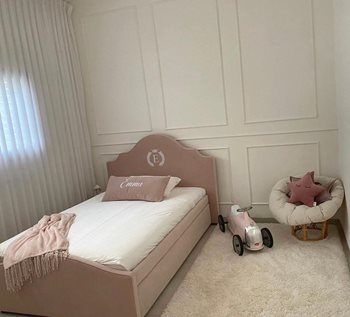 מיטה וחצי מרפדת בתפירה אישית | דגם לואי