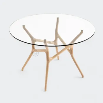 שולחן אוכל עגול | דגם מילאן | פלטה זכוכית עגולה | רגל עץ מעוצבת בגוון אלון טבעי